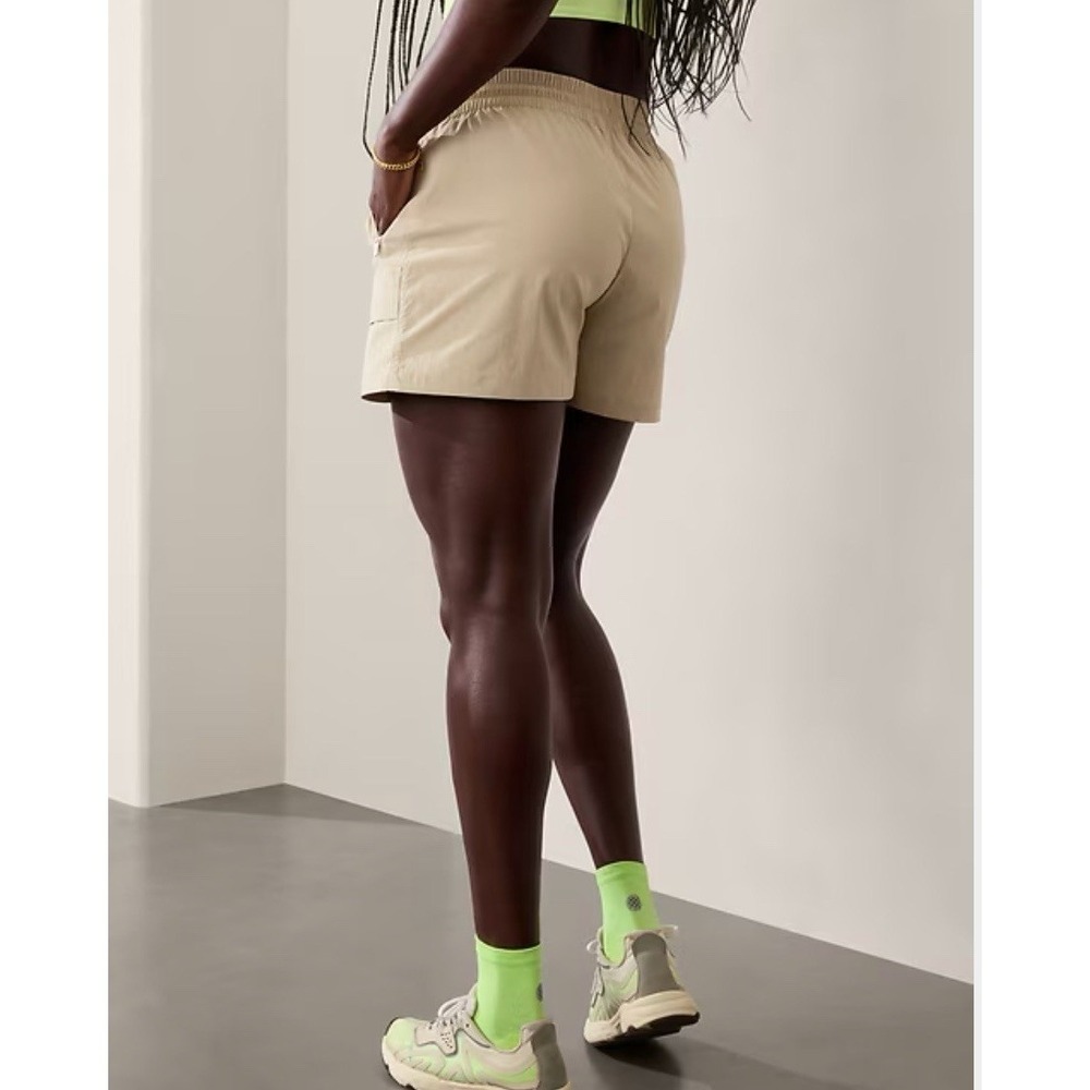 Athleta NWT Cascade Cargo Poplin Short Medium Oak - Picture 2 of 10
